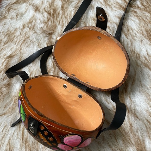 Carved coconut purse - Picture 3 of 6